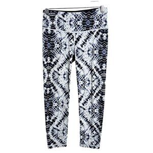 VICTORIA'S SECRET VSX SPORT Knockout Capri Leggings size S GRAY BLACK Cropped